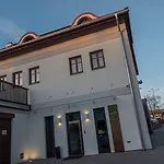 Grunt Hotel