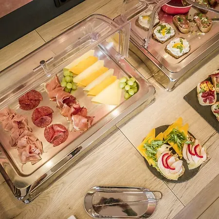 哥仑特酒店 3* 马达伯乐斯拉夫